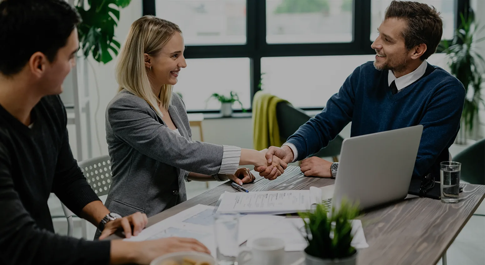 Insutech advisor shaking hands with a client